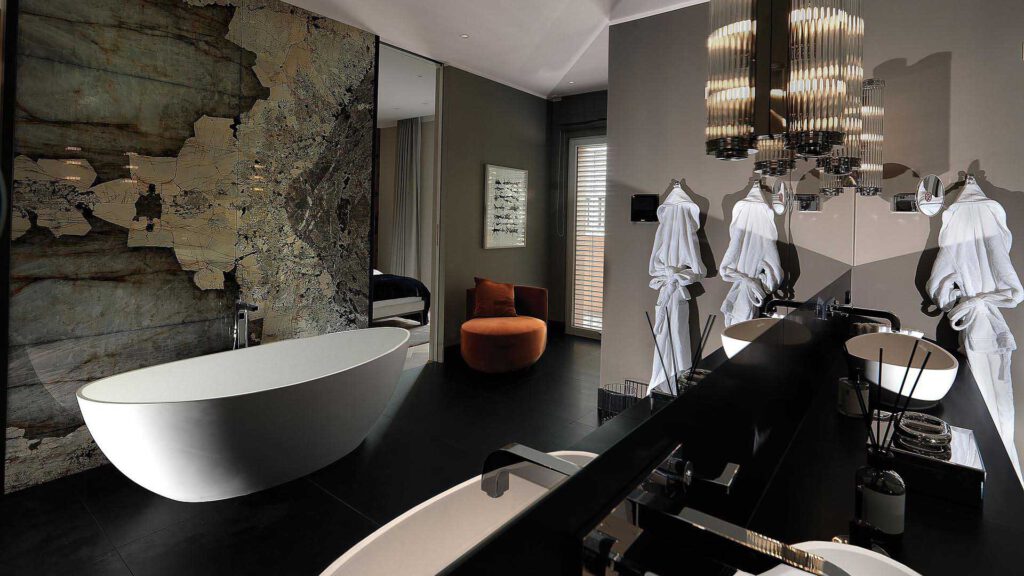Bathroom at Nº3 Schinkelplatz in Berlin-Mitte with free-standing bathtub and artistic wall design