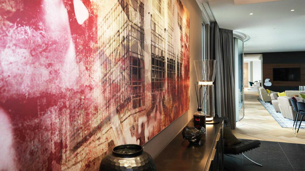 Humboldt Lounge im Nº3 Schinkelplatz in Berlin-Mitte mit klarer Raumstruktur und zurückhaltendem Interior