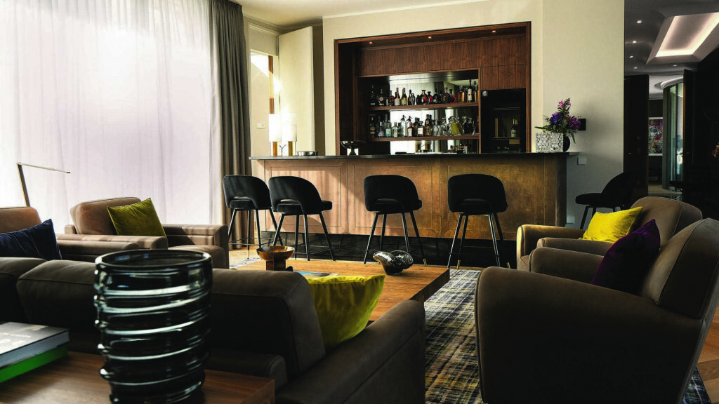 Humboldt Lounge im Nº3 Schinkelplatz in Berlin-Mitte mit klarer Raumstruktur und großzügigen Flächen