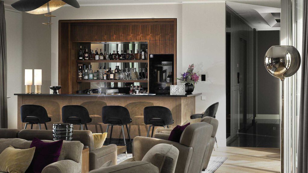 Humboldt Lounge im Nº3 Schinkelplatz in Berlin-Mitte mit großzügigem Raum und ruhiger Lichtführung