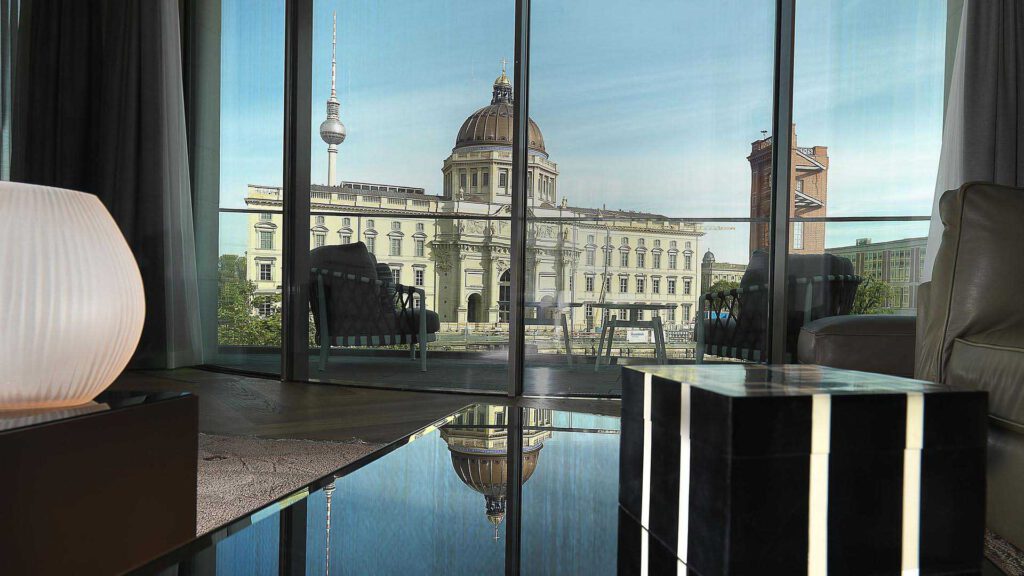 Living area in Nº3 Schinkelplatz in Berlin-Mitte with glass surface and reflection of the Berlin City Palace and television tower