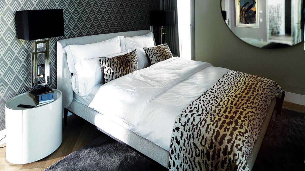 Bedroom at Nº3 Schinkelplatz in Berlin-Mitte with double bed, designer lamps and textured textiles