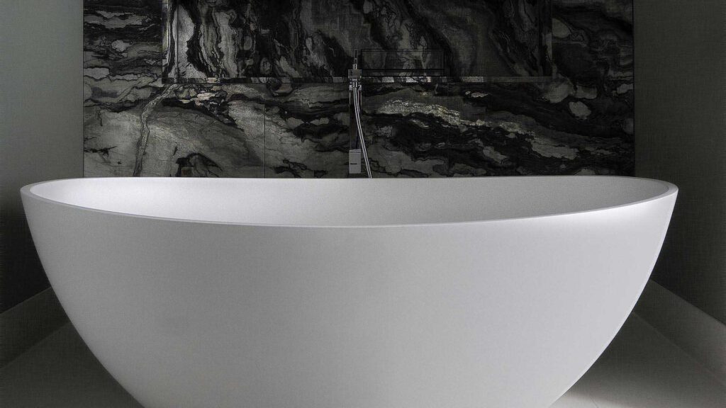 Bathroom at Nº3 Schinkelplatz in Berlin-Mitte with free-standing bathtub and natural stone wall