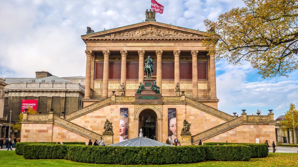 Wohnen auf Zeit in Berlin-Mitte am Nº3 Schinkelplatz nahe Alte Nationalgalerie und Museumsinsel