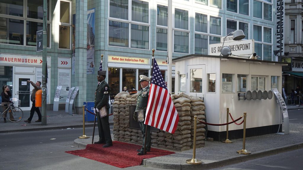 Wohnen auf Zeit in Berlin-Mitte am Nº3 Schinkelplatz nahe Checkpoint Charlie und Friedrichstraße