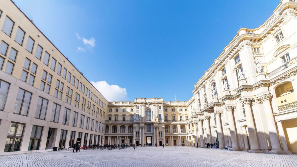 Wohnen auf Zeit in Berlin-Mitte am Nº3 Schinkelplatz nahe Humboldt Forum und Spreeufer