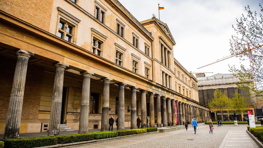 Wohnen auf Zeit in Berlin-Mitte am Nº3 Schinkelplatz nahe Neues Museum und Museumsinsel