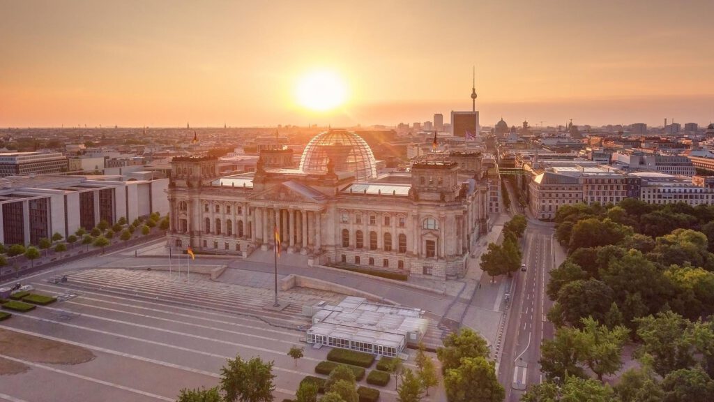 Wohnen auf Zeit in Berlin-Mitte am Nº3 Schinkelplatz nahe Reichstag und Spreebogen