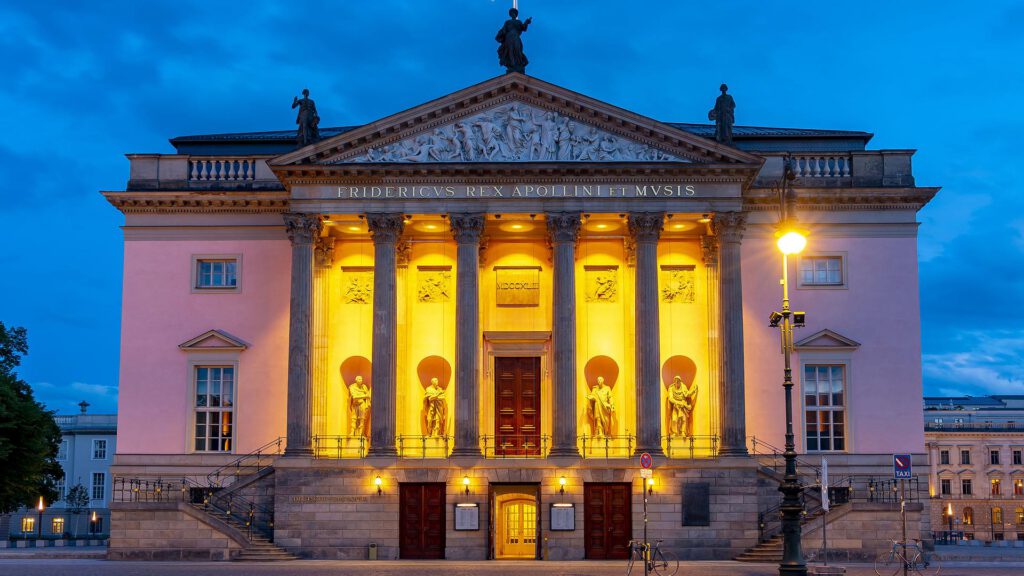 Wohnen auf Zeit in Berlin-Mitte am Nº3 Schinkelplatz nahe Staatsoper Unter den Linden und Bebelplatz
